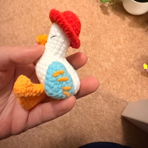 Llavero de ganso o pato a crochet: peluche amigurumi de algodón hecho a mano imagen 6
