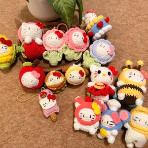 Handgemachte Crochet Kitty Schlüsselanhänger Sammlung - Eis, Erdbeere, Blumentopf & Tierkopf Kostüme