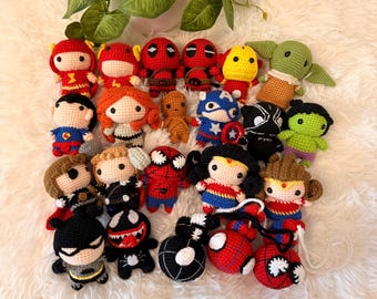 Llaveros de ganchillo de superhéroes: Set inspirado en Marvel y DC - versión 2
