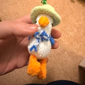 Llavero de ganso o pato a crochet: peluche amigurumi de algodón hecho a mano imagen 3