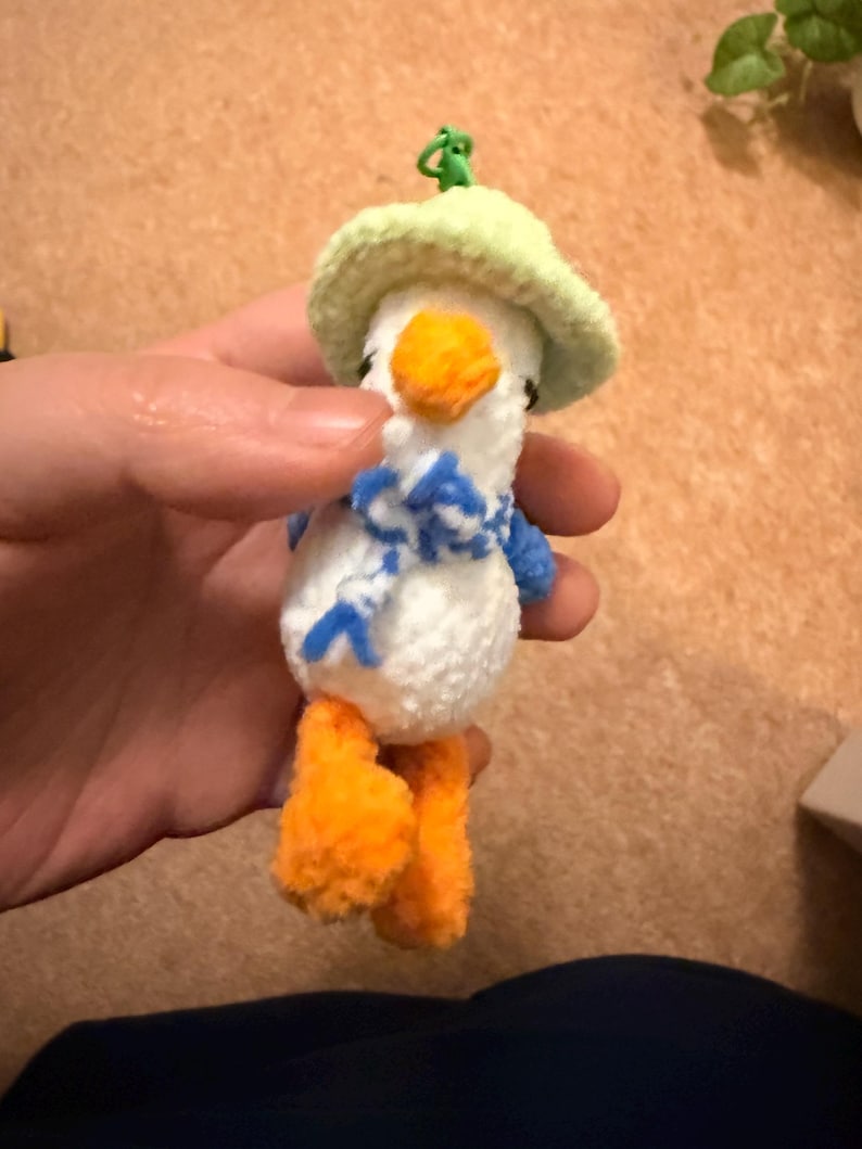 Llavero de ganso o pato a crochet: peluche amigurumi de algodón hecho a mano imagen 3
