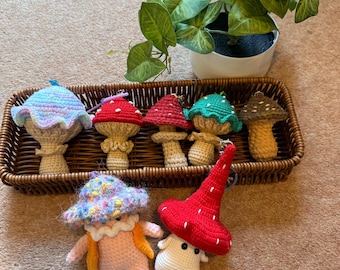 Llavero de hongo a crochet: Amigurumi de algodón hecho a mano - Woodland Charm