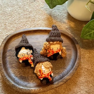 Crochet Wizard Trio: Pocket-Sized Plush Dolls - Gryffin Scarves