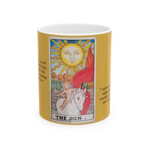 Tazza dei Tarocchi del Sole – Gioia, Chiarezza e Abbondanza – Tazza rituale mattutina per positività e luce – Affermazione quotidiana per un'energia radiosa