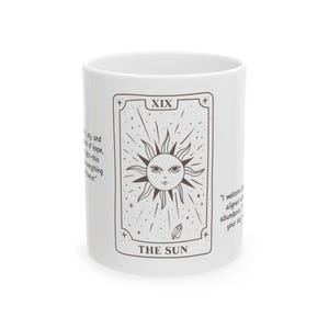 Tazza dei Tarocchi del Sole – Gioia, Chiarezza e Abbondanza – Tazza rituale mattutina per positività e luce – Affermazione quotidiana per un'energia radiosa