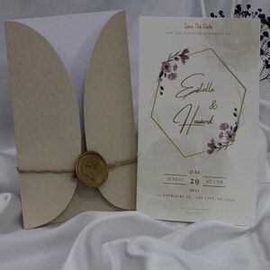 Elegante Blumen Hochzeitseinladung | Personalisierte Hochzeitseinladung mit Initialen | Kundenspezifisches minimalistisches Design für