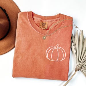 Comfort Colors Pumpkin Outline T-Shirt - Minimal Fall Crewneck