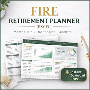 Op de afbeelding: Een digitale FIRE Retirement Planner (Excel) met Monte Carlo, Dashboards en Trackers. De afbeelding toont spreadsheets met grafieken en gegevens, en de tekst "Instant Download (ZIP)". Een pen en een plant staan op de achtergrond.