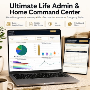 Op de afbeelding: Een laptop en tablet tonen de interface van "Ultimate Life Admin & Home Command Center". Het laptopscherm toont grafieken en gegevens, waaronder "Annual Bills" en "Inventory Value". De tablet toont een "Emergency Contact Sheet".
