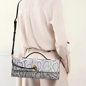 Animal Print Clutch Tasche - Umhängetasche aus Öko-Leder - Vintage Schlange Leopardenmuster - Grün Burgunder Farben - Umhängetasche im italienischen Stil