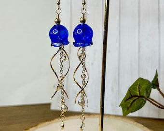 Royal Blue or Pink Glass Jellyfish and Pearl Gold Chain Drop Dangle Earrings. Gift for her. Animal earrings.