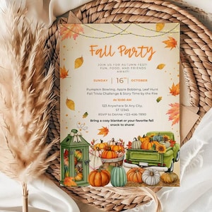 Op de afbeelding: Een herfstthema uitnodiging met de tekst "Fall Party" en bladeren. De uitnodiging bevat details voor een herfstfestival met pompoen bowlen en appel bobbing. Een groene vrachtwagen is gevuld met pompoenen.