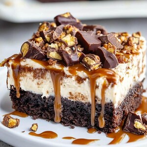 Bestes Rezept, Snickers Poke Cake | Druckbares Kuchenrezept | PDF herunterladen