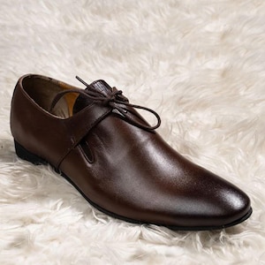 Handgefertigte schokoladenbraune Farbe echtes Kalbsleder stilvolle einzelne Schnürschuhe Oxfords Schuhe für Herren