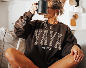Custom Leopard Yaya Sweatshirt With Kid Name On Sleeve, Personalized Yaya Sweatshirt, Gift For Mom,Mothers Day Gift,Yaya Est 2026 Sweatshirt