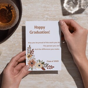 de remise des diplômes imprimable | Téléchargement numérique de 5 x 7 pouces | de félicitations plate | Cadeau promotion 2025 | Carte Diplômée DIY | fleur | bohème I Diplômé |
