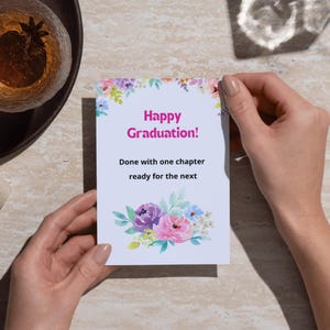 de remise des diplômes imprimable | Téléchargement numérique de 5 x 7 pouces | de félicitations plate | Cadeau promotion 2025 | Carte DIY Diplômé | fleur bohème I Diplômé |