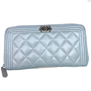 CHANEL Jungenlammhaut Graue authentische Brieftasche mit Reißverschluss