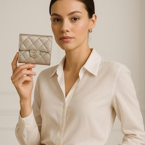 Chanel Matelasse Lambskin Compact Brieftasche
