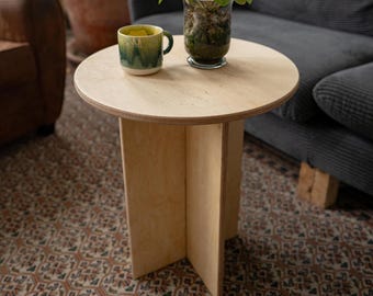 Plug-in wooden side table – Modern coffee table | Sustainable living room table | Coffee table | Handmade & minimalist