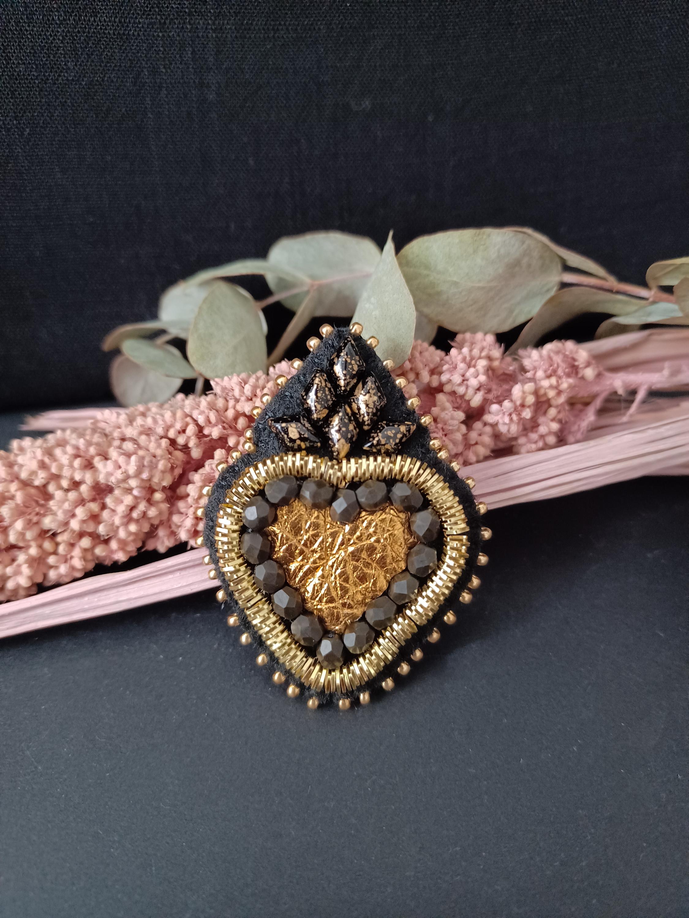 Broche Vintage Coeur Or Et Cristaux Multicolores - Modèle 542, état Impeccable