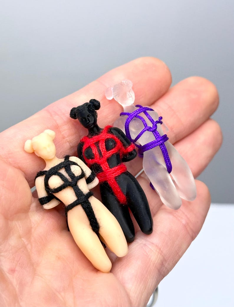 Shibari Girl Keychain, Rope Art Figurine Keyring, Adult Art Mini Sculpture, Handmade Gift image 8