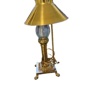 Vintage-Tischlampe mit Klauenfüßen aus Messing, Orient-Express-Lampe, Mid-Century-Modern-Dekor, Lampe im Pariser Stil