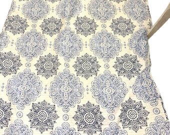 Freshhome Geometric reversible Blue and White Full/queen Comforter Set with one Sham: pre-owned