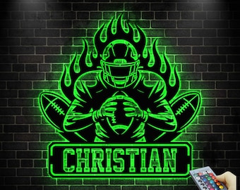 Cartello personalizzato con giocatore di football, cartello da parete con nome personalizzato, regalo per gli amanti del football, decorazione sportiva per la caverna dell'uomo, cartello da parete per tifosi di football