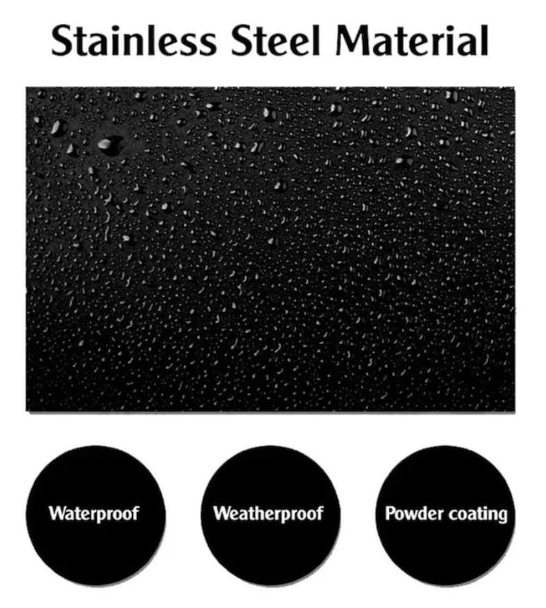 Pu&ograve; includere: Immagine di una superficie nera, strutturata con goccioline d'acqua, con la scritta "Stainless Steel Material". Sotto, tre cerchi neri con testo bianco: "Waterproof", "Weatherproof" e "Powder coating".