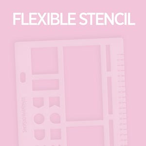Op de afbeelding: Een witte flexibele sjabloon met diverse vormen en een liniaalrand, ontworpen voor mini- en signature binders. De tekst "FLEXIBLE STENCIL" staat bovenaan, tegen een roze achtergrond.