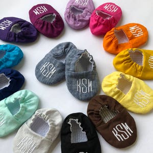 Monogrammed Infant Crib Shoes - Your Choice of 20 Colors - Baby Boy, Baby Girl, Shower Gift, Welcome Baby, Slippers