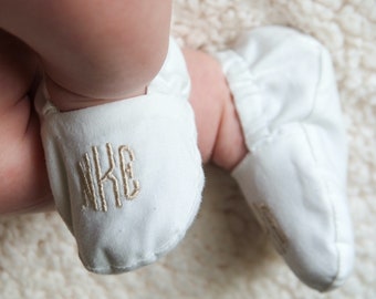 Baby Taufe Schuhe mit Monogramm - Weiß - Baby, Taufe, Hausschuhe, Patenkind, Patenkind Geschenk