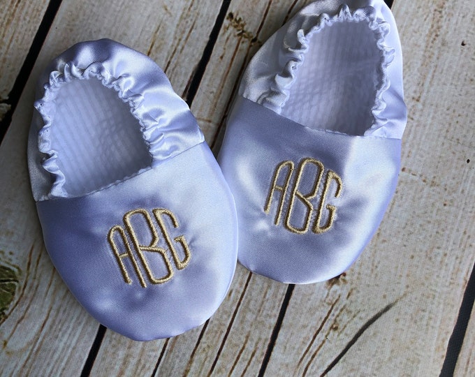 Monogrammed Satin Infant Crib Shoes - White - Baby, Baby Naming, Bris, Brita, Brit Milah, Simchat Bat, Jewish baby gift