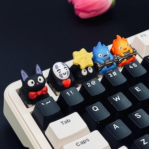 Anime Spirit Artisan Keycap Set - Feuer Dämon, Gesichtsloser Geist, Schwarze Katze & Dust Bunny - Handmade Gamer Geschenk