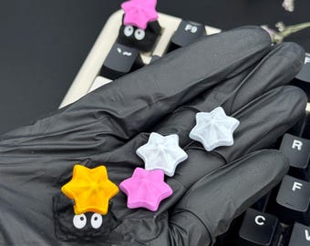 Dust Spirit Artisan Tastenkappe - Anime Mechanische Tastatur Tastenkappe - Kawaii Schreibtisch Einrichtung Geschenk - Handgefertigtes Gaming Zubehör