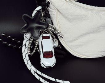 Weiß Chrom Chrom Schlüsselanhänger | Personalisierte Fahrzeugmodell Schlüsselanhänger | JDM Style Auto Zubehör | Geschenk für Auto Liebhaber