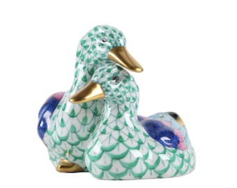 Herend Porcelain Figurine Pair of Ducks 5036, Made and hand painted in Hungary in green fishnet, Mint gift-giving condition