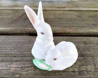 Herend rabbit figurine.  Porcelain bunnies with corn, Red eyed bunny rabbits made in Hungary. Cute cottagecore shelf decor