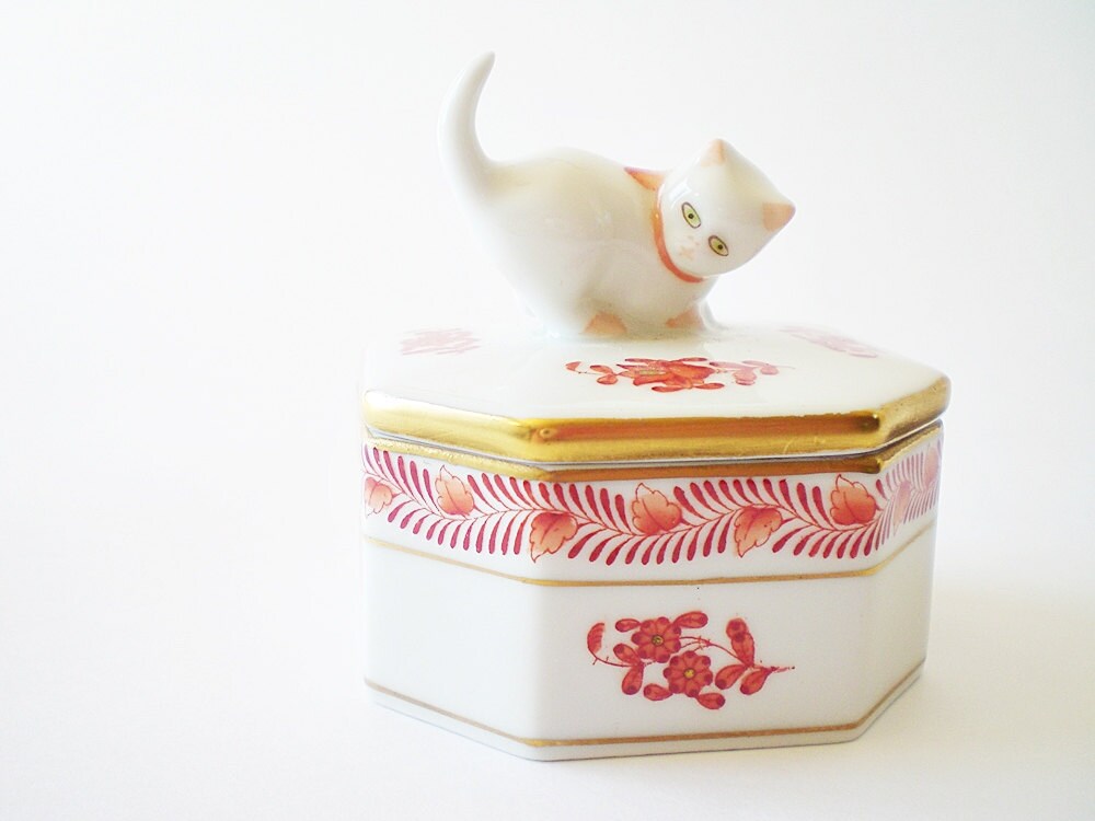 Herend Porcelain Box 6074 W/ Cat Figurine Lid in Rust Chinese