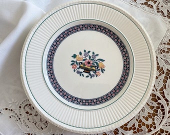 Set of 4 Wedgwood Trentham 8" plates. 1930's Art deco English pottery dinnerware. Eclectic antique dishes for boho table setting.