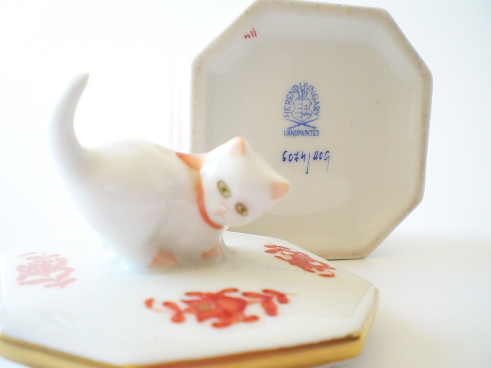 Herend Porcelain Box 6074 W/ Cat Figurine Lid in Rust Chinese