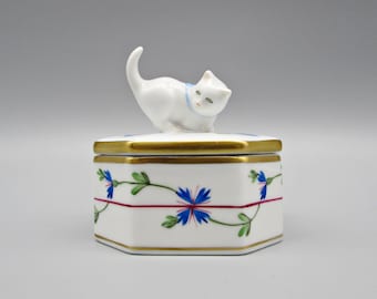 Herend porcelain trinket box w/ cute kitty cat figurine lid. Hand painted blue & white floral china made in Hungary