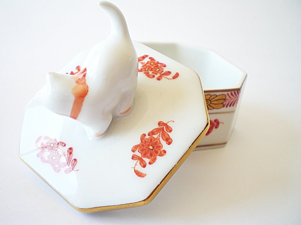 Herend Porcelain Box 6074 W/ Cat Figurine Lid in Rust Chinese