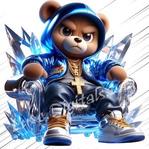 Peut inclure: Un ours en peluche brun portant une veste à capuche bleue, une chaîne en or et un pendentif en forme de croix, assis sur un trône argenté avec des accents de cristal bleu. L'ours porte un jean bleu et des baskets blanches avec des lacets dorés.