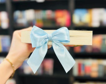 Segnalibro con fiocco in raso blu: segnalibro con graffetta Booktok