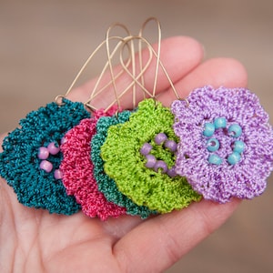 Crochet Earring Pattern, Beaded Jewelry Tutorial, Crochet Jewelry, Easy Crochet Pattern, Crochet With Beads, Crochet Flower Earrings  (31)