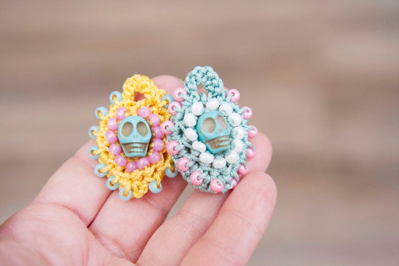 Crochet Skull Pattern, Sugar Skull Jewelry Tutorial, Crochet Necklace, Sugar Skull Pattern, Beaded Crochet Necklace, Skull Pendant(18)