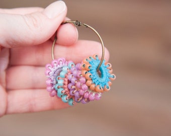 Patroon gehaakte oorbellen, tutorial kralenketting, eenvoudig haakpatroon, sieradentutorial, haken met kralen, DIY kralenoorbellen (16)