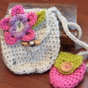 Modèle de sac au crochet, modèle de sac à main petite fille, pochette fleurie, modèle de jouet au crochet, crochet pour enfants, cadeau bricolage facile pour les filles, sac à main pour jouet (50)